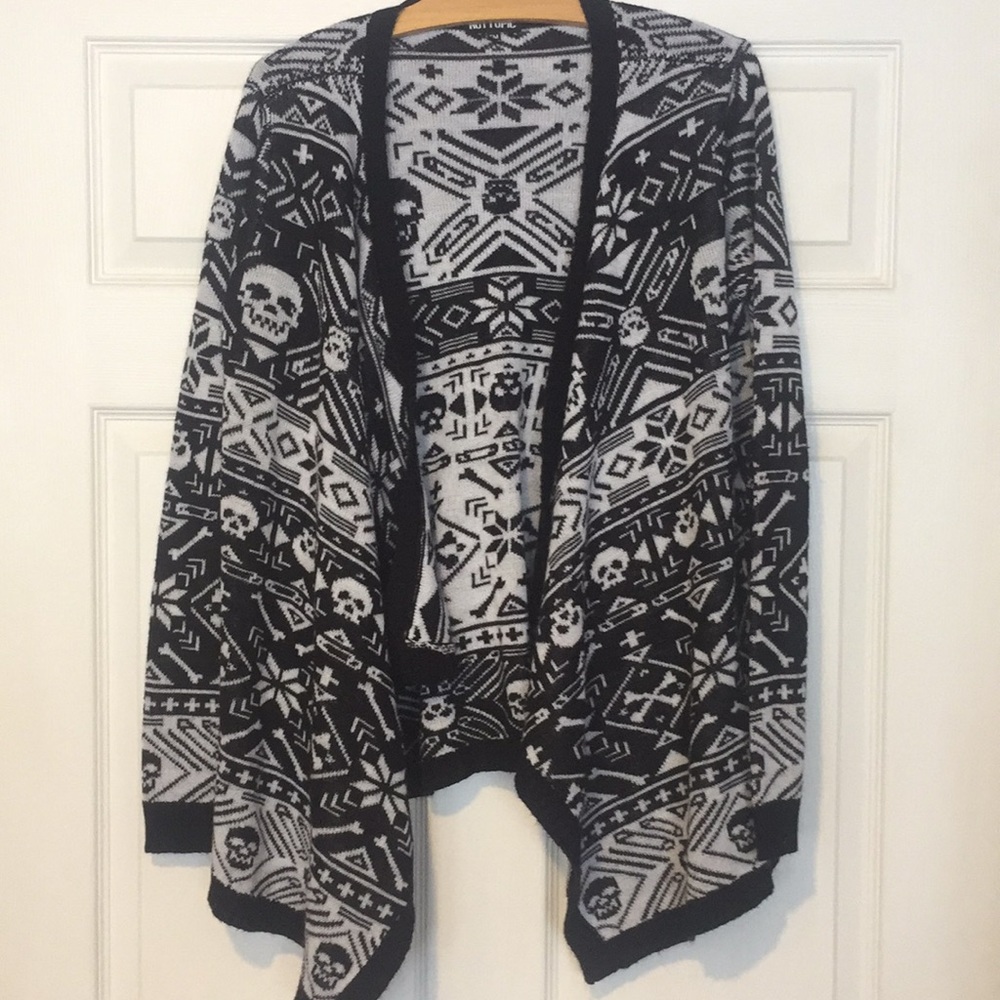 Like New Hot Topic Skulls High/Low sweater